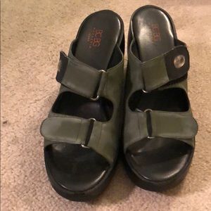 BRAND NEW BCBG WEDGES